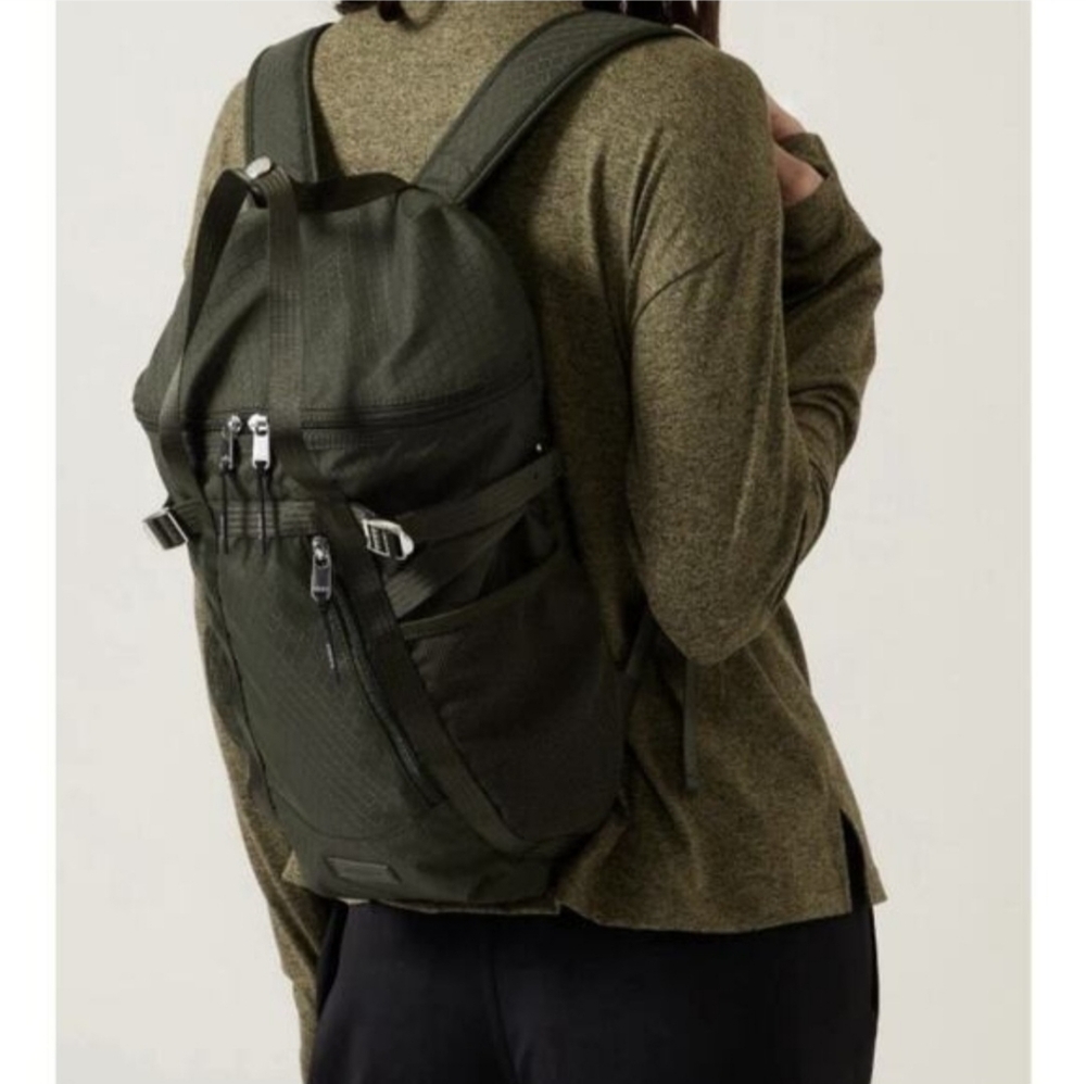 EUC! Olive Green Athleta Excursion Backpack - Picture 9 of 10